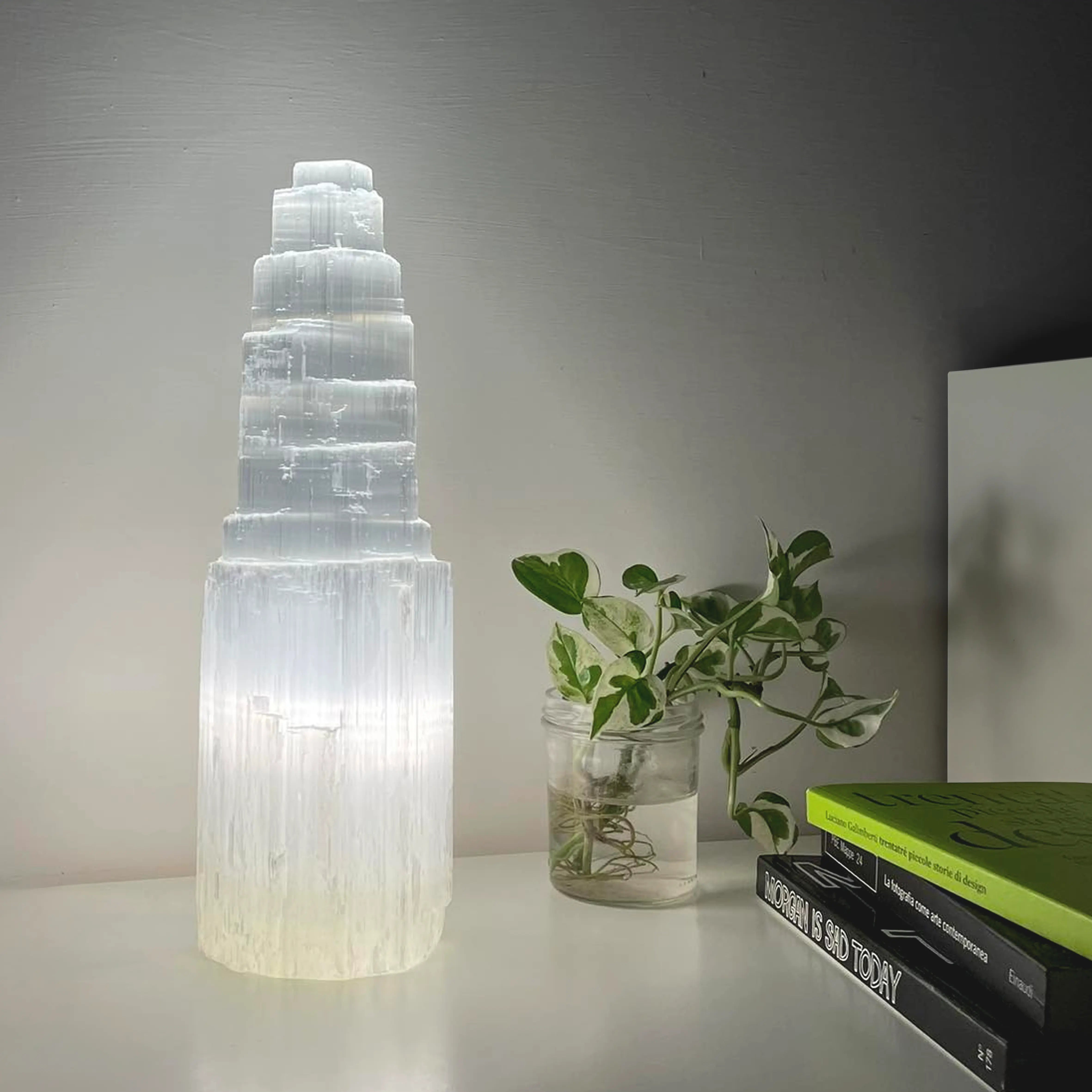 LAMPADA DI SELENITE - ALTEZZA CIRCA CM 30 CIRCA - Il Crogiuolo LAMPADA DI SELENITE - ALTEZZA CIRCA CM 30 CIRCA - Il Crogiuolo
